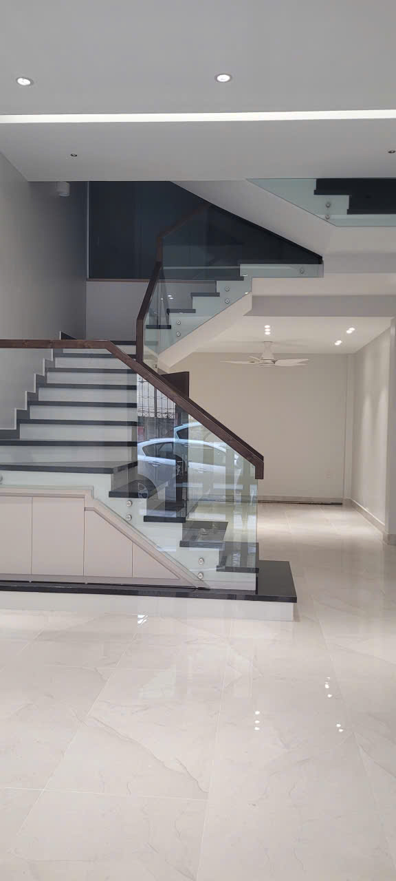 BÁN NHÀ ĐƯỜNG TÔ HIỆU, LÊ CHÂN, HẢI PHÒNG – Ô TÔ RA VÀO THOẢI MÁI – NHÀ ĐẸP 4 TẦNG MỚI